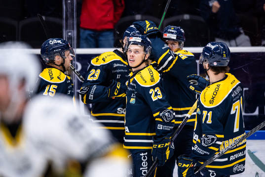 Södertäljes Eric Engstrand jublar