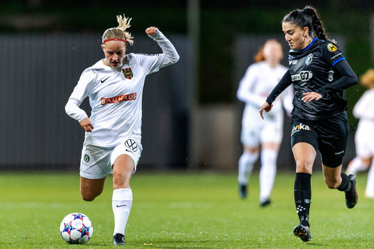 Brommapojkarnas Klara Bengtsson och Växjös Izabell Afram