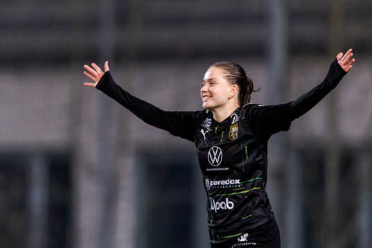 Umeås Elise Johansson jublar