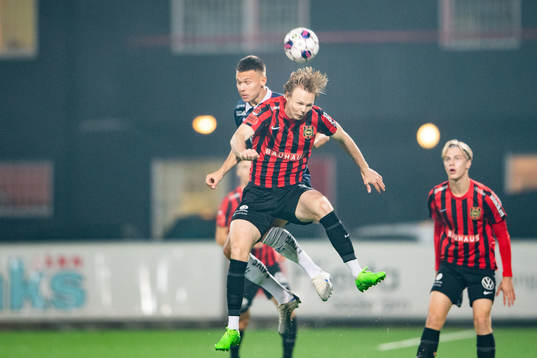 Brommapojkarnas Tim Söderström och Örgrytes Arvid Brorsson