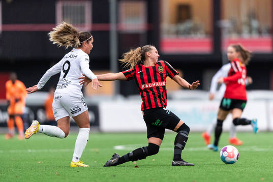 FC Rosengårds Loreta Kullashi och Brommapojkarnas Frida Thörnqvist