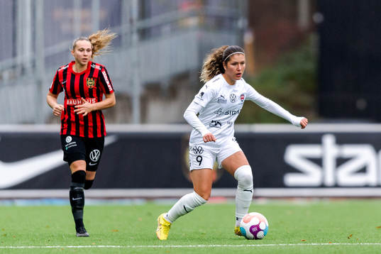 Brommapojkarnas Jennifer Sjösten och FC Rosengårds Loreta Kullashi
