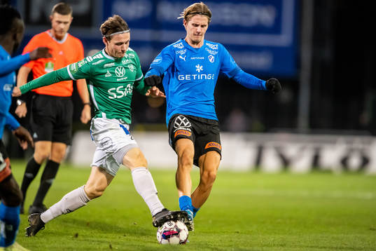 Brages Filip Sjöberg och Halmstads Erik Ahlstrand 