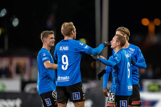 Halmstads spelarna jublar efter 1-0