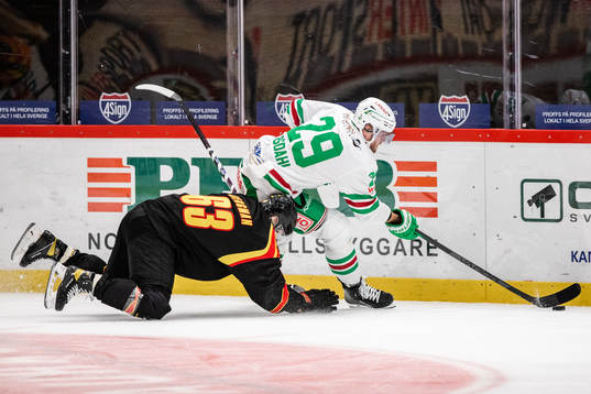 Brynäs Julius Bergman och Rögles Kim Rosdahl
