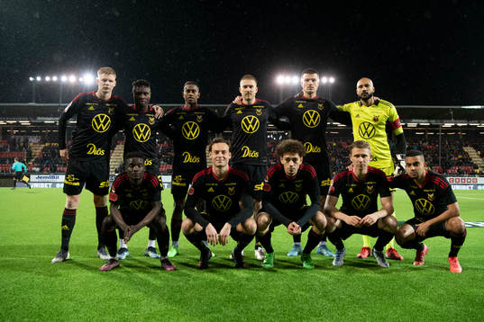 Östersunds Malcolm Stolt, Sam Mensiro, Chovanie Amatkarijo, Simon Kroon, Kristian Novak, Aly Keita, Yannick Adjoumani, Cesar Weilid, Ziad Ghanoum, Ludvig Frtizson och Erick Brendon Pinheiro da Silva poserar för en lagbild