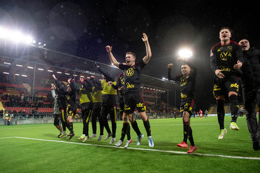 Östersunds spelare jublar