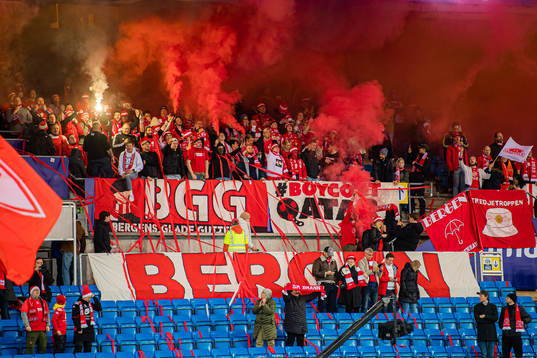 Spectators in the stands ahead of the women’s cup final match between Brann and Stabæk on November 5, 2022 in Oslo.