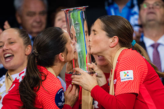Tuva Hansen and Ingrid Ryland of Brann celebrates with the trophy