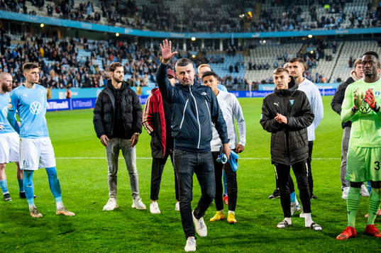 Malmös klackledaren Agron Hyseni avtackas