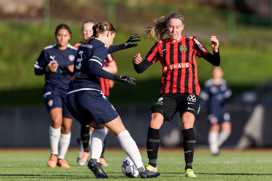 FC Rosengårds Vera Ivarsson och Brommapojkarnas Saga Swedman