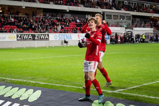 Kalmars Oliver Berg jublar efter 4-0