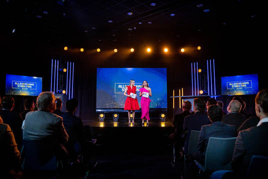 Programledare Karin Frick och Camilla Nordlund