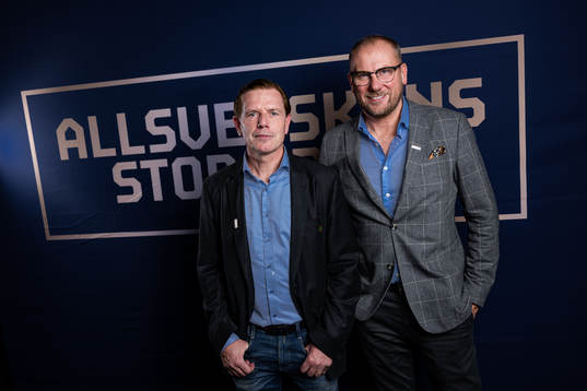 Brommapojkarnas tränare Christer Mattiasson och Halmstads tränare Magnus Haglund poserar för porträtt
