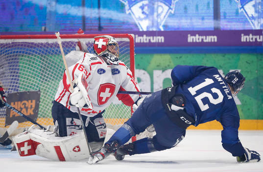 Leonardo Genoni of Switzerland and Marko Anttila of Finland