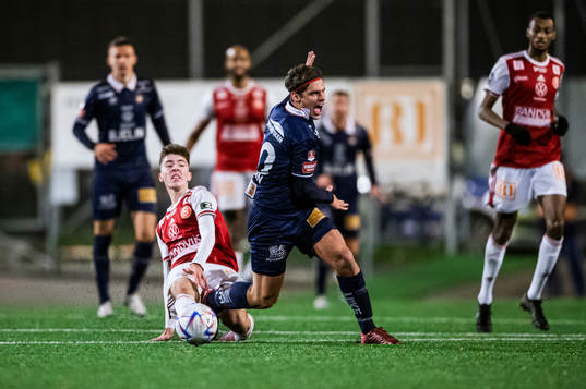 Sandvikens Adam Kiani och Örgrytes Kevin Ackermann