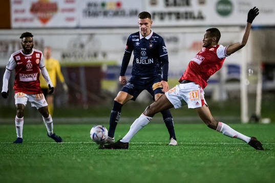 Örgrytes Arvid Brorsson och Sandvikens Jonathan Tesfay