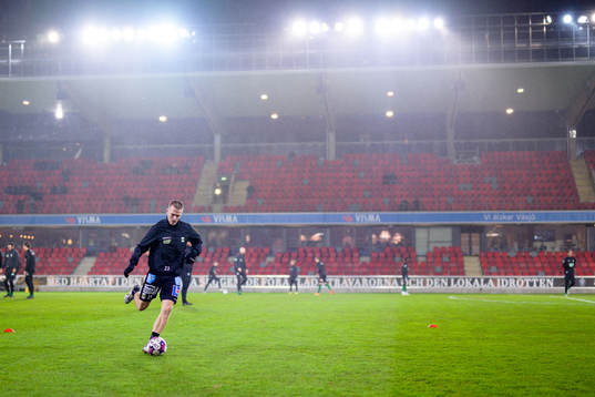 Varbergs Anton Liljenbäck värmer upp före