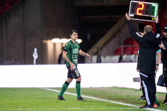 Varbergs Jon Birkfeldt har ont och byts ut