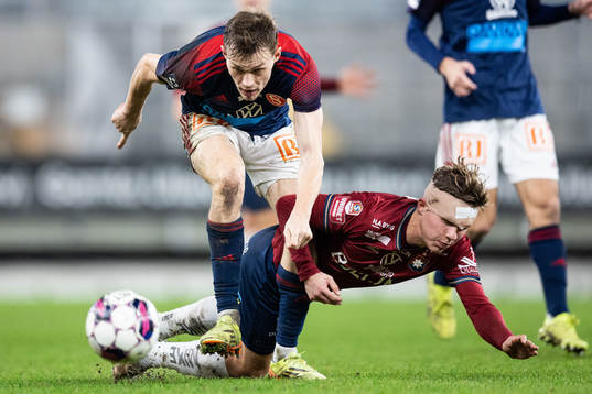 Sandvikens IFs Daniel Söderberg och Örgrytes Isak Dahlqvist
