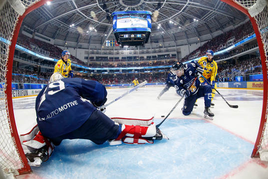 Harri Säteri and Jerry Turkulainen of Finland against Max