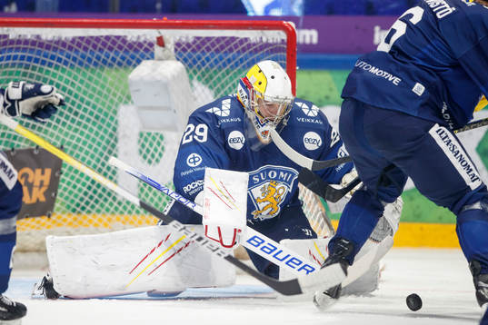 Goaltender Harri Säteri of Finland