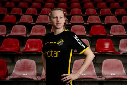 Sofia Parkner poserar för porträtt i samband med att hon presenterats som nyförvärv