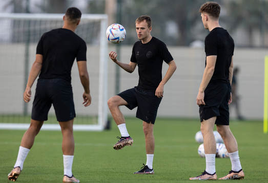 [DK=20221118: Herrelandsholdet træner i Doha, Qatar -