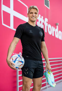 [DK=20221118: Herrelandsholdet træner i Doha, Qatar - Jens