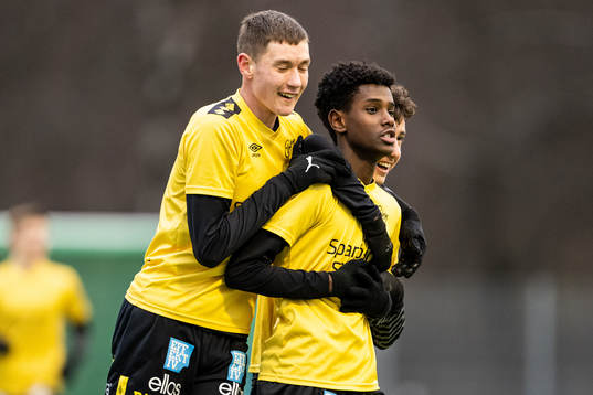 Elfsborgs Simon Edman jublar med Robin Svernfors efter 1-0