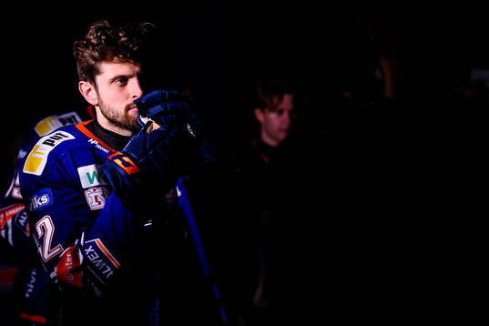 Växjös Lukas Bengtsson före ishockeymatchen i SHL mellan