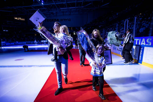 Mattias Ritola och dotter Ebba och fru Josefin och dotter