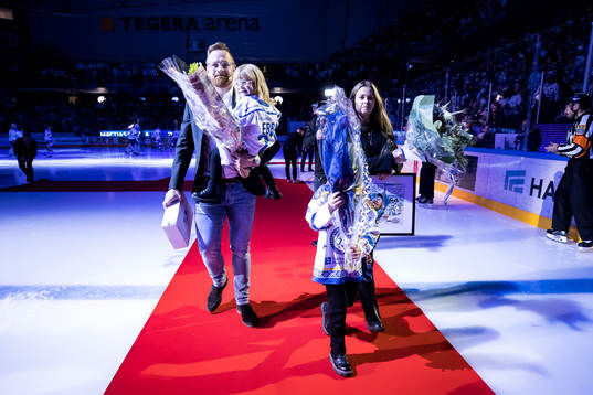 Mattias Ritola och dotter Ebba och fru Josefin och dotter