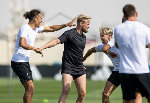 [DK=20221120: Herrelandsholdet træner i Doha, Qatar -