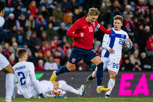 Leo Väisänen of Finland and Martin Ødegaard of Norway