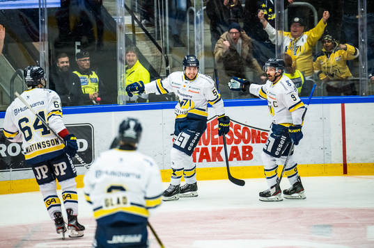 HV71s Fredrik Forsberg jublar