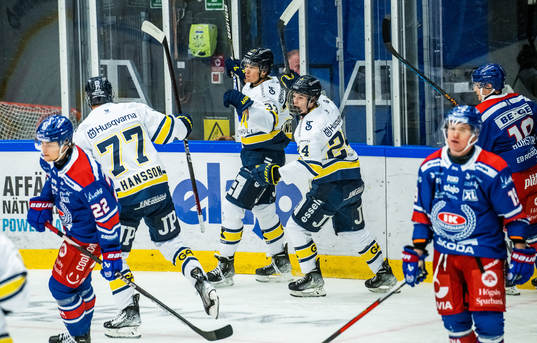 HV71s Måns Lindbäck jublar