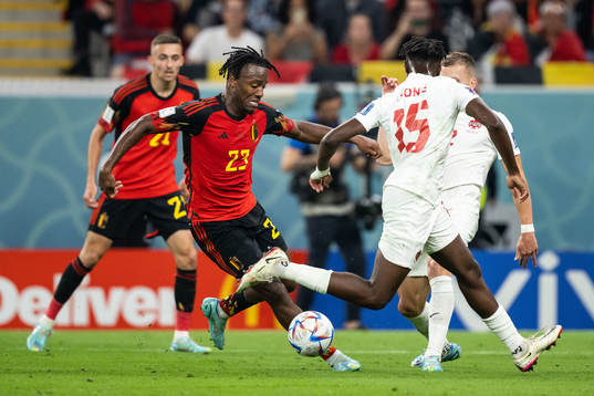 Michy Batshuayi of Belgium against Alistair Johnston and Thomas Meunier of Canada