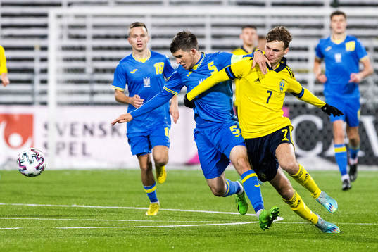 Ukrainas Andrii Buleza Sveriges Williot Swedberg