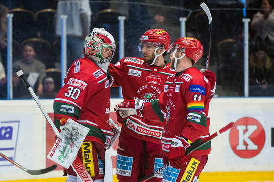 Modos målvakt Krister Gudlevskis, Josh Dickinson och Josef