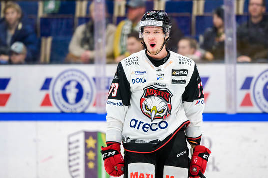 Malmö Redhawks Adam Ollas Mattsson jublar