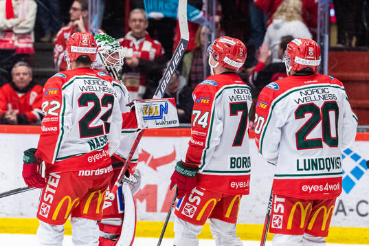 Frölundas målvakt Lars Johansson jublar med målskytten