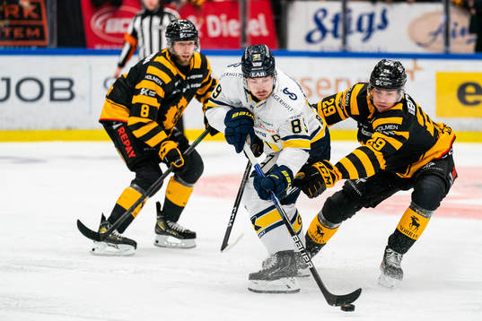 HV71s Mikkel Bödker och Skellefteås Albin Sundsvik