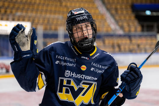 HV71s Suvi Käyhkö jublar