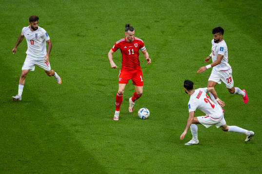 Ali Gholizadeh, Ahmad Noorollahi and Ramin Rezaeian of Iran against Gareth Bale of Wales
