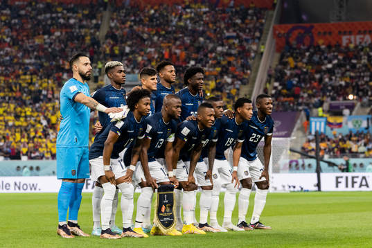 The starting eleven of Ecuador pose for a photo