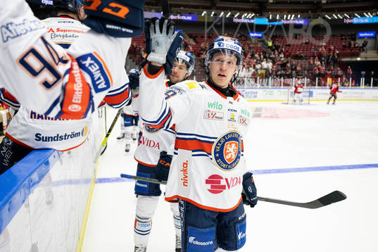 Växjös Hugo Gustafsson jublar