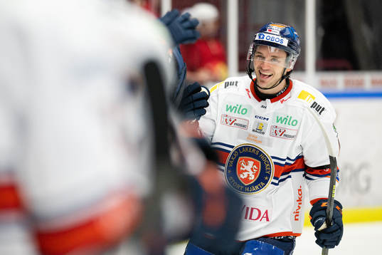 Växjös Keegan Lowe jublar