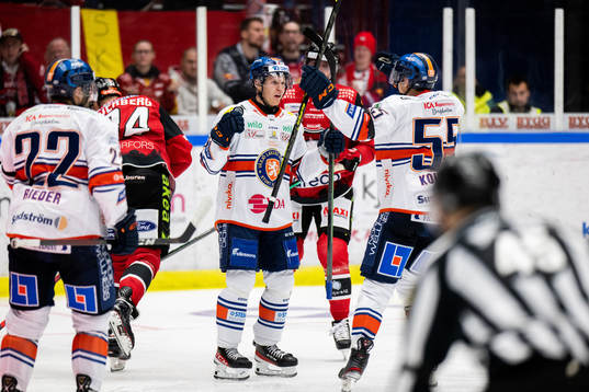 Växjös Hugo Gustafsson jublar