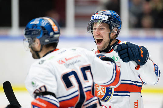 Växjös Robert Rosén jublar